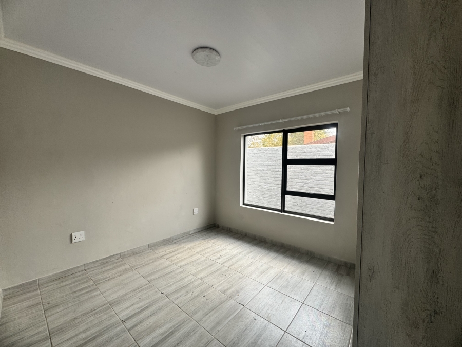To Let 3 Bedroom Property for Rent in Flamwood North West